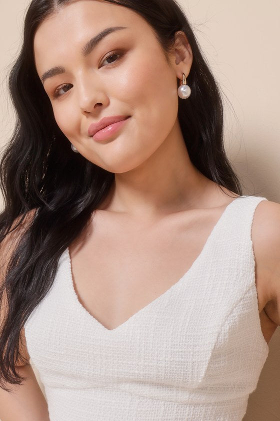 Chic and Sophisticated Ivory Tweed Cropped Tank Top
