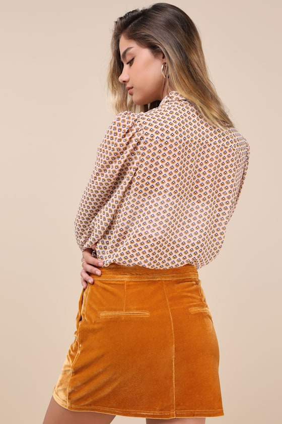 Splendid Mood Golden Yellow Velvet High-Rise Mini Skirt